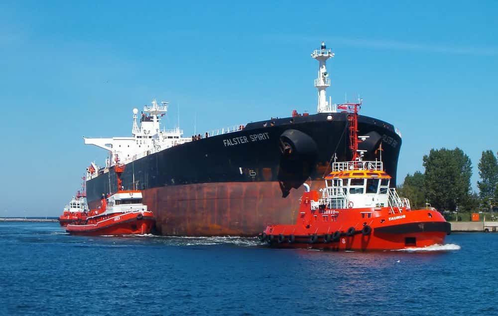 Si les oléoducs sont utilisés pour le transport terrestre du pétrole, le transport maritime se fait généralement par le biais de navires pétroliers. © Brosen, Wikipedia, CC by-2.5