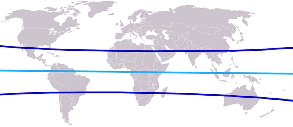 Sur cette carte, les tropiques sont matérialisés par des lignes bleu foncé. L’équateur apparaît en bleu clair. © ErnstA, Wikipedia, CC by-sa 3.0