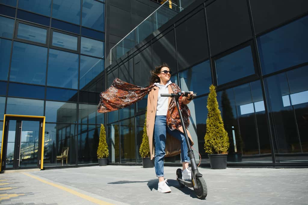 La trottinette électrique UrbanGlide Ride 81 Boost : un moyen de transport pratique et pas cher  © Serhii, Adobe Stock