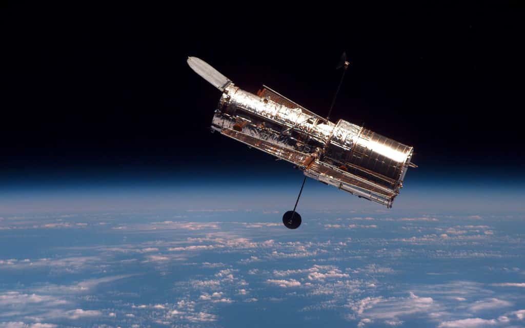 Le télescope spatial Hubble, à 550 kilomètres d'altitude. © Nasa