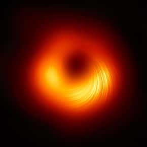 Photographie du trou noir supermassif M87*, au centre de la galaxie M87. © EHT 