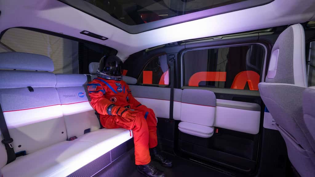 Intérieur spacieux nécessaire pour les astronautes déjà équipés de leur scaphandre. © Nasa, Canoo