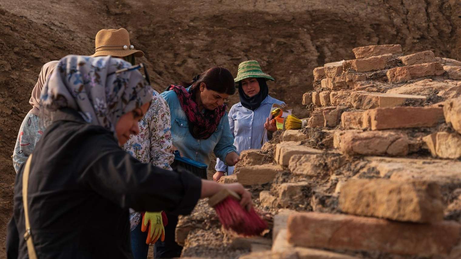 iraqi-archaeologist-bridge-girsu