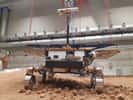 Le Ground Test Model d'ExoMars Rosalind Franklin. Ce modèle de test autant représentatif que possible du « vrai »&nbsp;rover martien est chargé de simuler les activités que réalisera ExoMars lorsqu'il sera sur Mars. © Thales Alenia Space