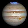 Durant un mois, Hubble a imagé chaque jour dans l’ultraviolet lointain, les aurores au-dessus du pôle nord de Jupiter. Elles sont plus grandes que la Terre et des centaines de fois plus puissantes que celles que l’on peut observer dans le ciel terrestre aux hautes latitudes. © Nasa, Esa, J. Nichols (University of Leicester)