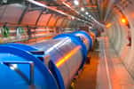 Une vue du tunnel de 27 kilomètres de circonférence où le LHC (le Grand Collisionneur de hadrons) fait circuler des protons presque à la vitesse de la lumière. Certains des phénomènes ayant eu lieu pendant le Big Bang y sont reproduits lors de collisions. © Cern