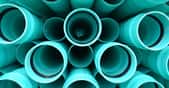 Le PVC, ou polychlorure de vinyle, est très utilisé dans la construction. Ici, des tuyaux en PVC. © eugene kashko, Fotolia