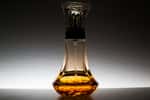 Les composés aromatiques doivent leur nom à leur&nbsp;odeur caractéristique. Ces substances sont très utilisés dans les parfums. © Pexels