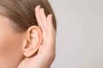 Dans cette maladie, les problèmes auditifs sont fréquents. © Pixel-Shot, Adobe stock