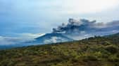 Six volcans menaçants sont à surveiller en 2018. Ici, le mont Agung en éruption (Bali, Indonésie). Ce volcan a beaucoup fait parler de lui en 2017. © Tropical studio, Fotolia