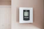 Installer un thermostat d’ambiance, connecté ou programmable : comment faire ? © erikmclean, Pexels