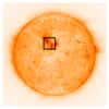 Le Soleil et la couronne solaire dans son ensemble. Le carré noir indique la région active avec les filaments de plasma observés avec des détails inégalés par la mission Sounding Rocket de la Nasa. © University of Central Lancashire (UCLan), Nasa