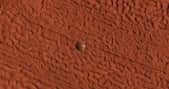 Un cratère martien formé entre 2010 et 2012 dans la région surnommée « terrain du cerveau ». © Nasa, JPL, University of Arizona
