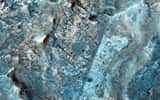 Les plus profonds cratères de Mars, ou bassins d'impact, auraient autrefois abrité des lacs alimentés par un vaste réseau d'eaux souterraines. Ici, une vue rapprochée d'un de ces cratères, le cratère Mc Laughlin. © Nasa/JPL-Caltech/University of Arizona