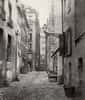 Photographie de la rue Basse des Ursins, Paris, vers 1855 par Charles Marville. State Library Victoria, Melbourne, Australie. © Domaine public