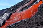 Laves pāhoehoe lors de l'éruption du 10 février 2020 du Piton de la Fournaise. © Laurent Perrier