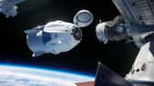 Un Crew Dragon de SpaceX quelques instants avant son amarrage à la Station spatiale internationale. © Nasa
