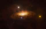 Fin 2019, la galaxie SDSS1335+0728 s'est soudainement mise à briller plus que jamais et a été classée comme ayant un noyau galactique actif, alimenté par un trou noir massif au cœur de la galaxie. C'est la première fois que le réveil d'un trou noir massif est observé en temps réel. Cette vue d'artiste montre le disque de matière en expansion qui est aspiré par le trou noir et qui se nourrit du gaz disponible dans son environnement, ce qui éclaire la galaxie. © ESO, M. Kornmesser