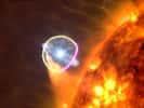 L'étoile naine blanche du V407 Cygni, illustrée ici dans le concept d'un artiste, est devenue nova en 2010. Les scientifiques pensent que l'explosion a principalement émis des rayons gamma (magenta) lorsque l'onde de souffle a traversé l'environnement riche en gaz près de l'étoile géante rouge du système. © Goddard Space Flight Center / S de la NASA. Wiessinger