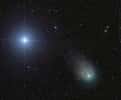 La comète 12P/Pons-Brooks a flirté avec l’étoile Véga. © Dan Bartlett, Apod (Nasa)