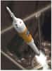 Le lanceur Ares 1 au décollage, emmenant la capsule Orion. Crédit Nasa