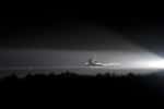 La navette spatiale Endeavour en train de réussir son dernier atterrissage sur la piste du Centre spatial Kennedy, le mercredi 1er juin 2011 à 6 h 34 mn TU. © Nasa