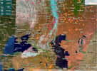Le service d'images spatiales russe, ScanEx, également appelé Kosmosnimki, publie tous les jours la localisation des foyers d'incendies. On voit ici l'image datée du 3 septembre. Elle montre la Russie de la mer Noire (en bas à gauche) ) à la mer Caspienne (à droite). On remarque de nombreux foyers au nord de la mer Caspienne, dans les montagnes de l'Oural. Presque au milieu de l'image se trouve la ville de Volgograd (écrit en cyrillique, son nom commence par un « B »). Deux foyers sont visibles à sa gauche, donc à l'ouest, en direction de Moscou. © Kosmosnimki