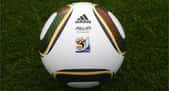 Le Jabulani, la ballon officiel de la Coupe du Monde de football 2010. Crédit : FIFA