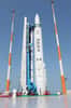 La fusée KSLV-1 (ou Naro-1) sur son pas de tir en août 2009. © Kari