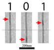 Les nanotubes de carbone observés au microscope électronique. Les flèches rouges indiquent la position de la nanoparticule de fer. © Zettl Research Group, Lawrence Berkeley National Laboratory and University of California at Berkeley