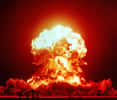 Explosion de Badger le 18 avril 1953 sur un site de test du Nevada, aux États-Unis. Cet essai atomique est dit atmosphérique car il a été réalisé en surface. D'autres ont eu lieu sous terre, sous l'eau ou dans la haute atmosphère. © National Nuclear Security Administration, DP