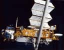 Le satellite UARS juste après son déploiement, qui a étudié la haute atmosphère entre 1991 et 2005. © Nasa