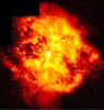 Autre exemple d'étoiles de Wolf-Rayet, mettant en évidence les gaz qui s'en échappent : la nébuleuse M1-67 autour de l'étoile Wolf-Rayet WR124. Crédit Nasa/Hubble