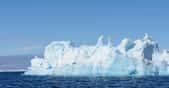 En Antarctique, le réchauffement climatique pourrait mener à l’effondrement de plusieurs barrières de glace. Et ainsi, à la libération dans l’océan, d’une quantité colossale d’eau jusqu’alors emprisonnée dans la glace de terre. © Stéphane, Adobe Stock