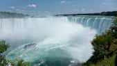 Les chutes du Niagara sont un lieu hautement touristique. Mieux vaut les visiter au Canada qu'aux États-Unis. © jrk074, Fotolia