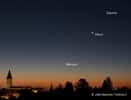 Le dernier rendez-vous planétaire remonte au début du mois de décembre 2012. Saturne, Vénus et Mercure s'alignaient alors le long de l'écliptique dans le ciel du matin. © Jean-Baptiste Feldmann