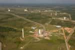 Vue aérienne des installations au sol du Centre spatial guyanais dédiées à Ariane 5. Au premier plan, la zone de lancement (ELA-3). © Esa/S. Corvaja