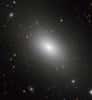 L'elliptique géante NGC 1132. Crédit : NASA, ESA and the Hubble Heritage (STScI/AURA)-ESA/Hubble Collaboration. Acknowledgment: M. West (ESO, Chile)