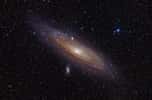 La galaxie d’Andromède – aussi appelée M31 ou NGC 224 – est une galaxie spirale située à environ 2,5 millions d’années-lumière de notre Terre. © Adam Evans, NotFromUtrecht, Wikipédia, CC by-2.0