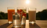 Si l'eau est la boisson de référence pour l'hydratation, il existe des alternatives. © LP, Chat GPT 