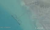 La capture d'écran montre l'un des grands barrages à poissons installés dans le golfe Persique. Ces images obtenues par des satellites permettent d'estimer les prises, et de les comparer aux déclarations officielles. © Google Earth