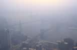 Un smog est un nuage de pollution atmosphérique qui se forme au-dessus des villes où l'activité industrielle est importante. © Cham, Wikipédia, DP
