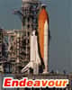 Endeavour sur son pas de tircrédit photo : NASA | Montage : Futura