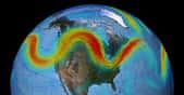 Cette visualisation montre le jet-stream polaire, le courant-jet de l’atlantique nord, comme une ceinture sinueuse de vents d’ouest violents traversant les couches inférieures de l’atmosphère. Des chercheurs de l’université de l’Arizona (États-Unis) estiment que ce jet-stream pourrait se décaler vers le nord dans les années 2060, avec de lourdes conséquences pour la météo en Europe. © Nasa Scientific Visualization Studio