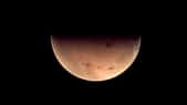 Cette image de la planète Mars, acquise par la sonde Mars Express, a été réceptionnée par la nouvelle antenne de l'Esa, située à Malargüe (Argentine). Après avoir parcouru près de 327 millions de kilomètres en un peu plus de 18 mn, les données constituant l'image  ont été réceptionnées par cette antenne de 35 m de diamètre. © Esa