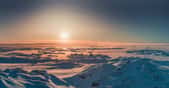 Des chercheurs de l’université du Kent (Royaume-Uni) ont trouvé, sur un sommet de l’est de l’Antarctique, des preuves d’un événement météoritique d’importance datant d’il y a 430.000 ans. © Goinyk, Adobe Stock