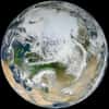La Terre vue côté pôle Nord par le satellite météorologique Suomi NPP. © Nasa/GSFC/Suomi NPP 