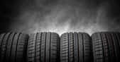 Des chercheurs de l’Imperial College London (Royaume-Uni) soulignent qu’il ne faut pas oublier une autre source de pollution sur nos voitures : les pneus. © Denis Rozhnovsky, Adobe Stock