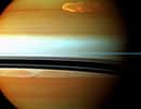 Mosaïque en fausses couleurs réalisée à partir des images prises par la sonde Cassini. © Nasa/JPL-Caltech/Space Science Institute