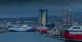 Défié par EDF, Capsim a mis au point, pour le port de Marseille, des scénarios de branchement des navires à quai, intégrant la production d’énergie via des panneaux photovoltaïques. © Mike Fouque, Adobe Stock